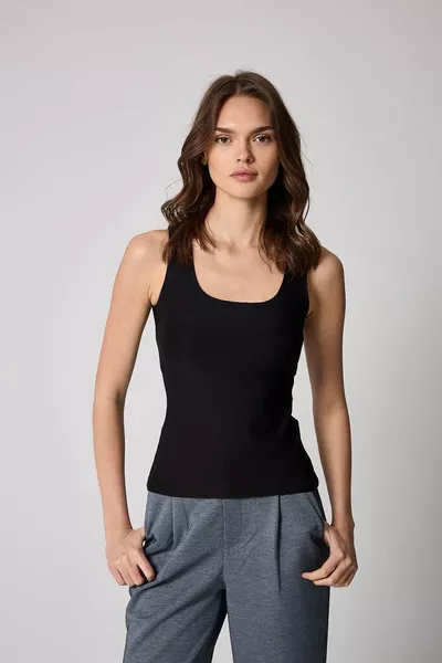 Дамски потник черен с ликра Slim Fit с широки презрамки - 