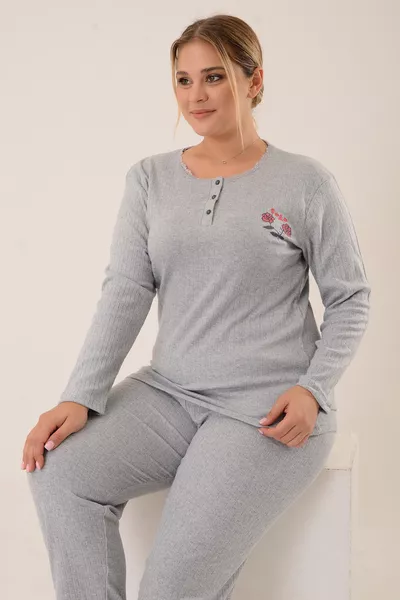 Kadın Düğmeli Nakış Detaylı Gri Büyük Beden Pijama Takımı 