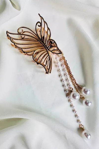 Метална пеперуда с перли, висяща с щипка
