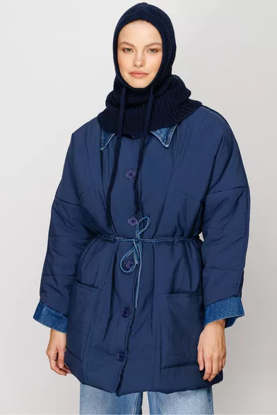 Cappuccio a maglia blu scuro