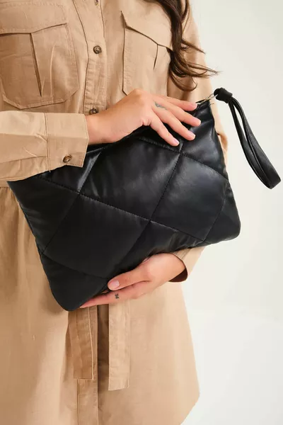 Женский черный стеганый кожаный клатч