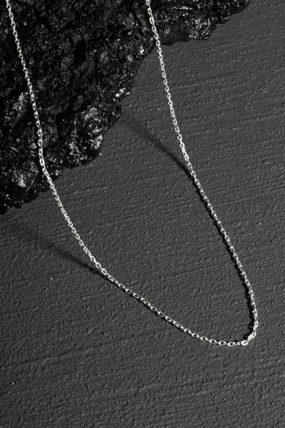 سلسلة فضية طراز فورسا بعرض 0 ملم