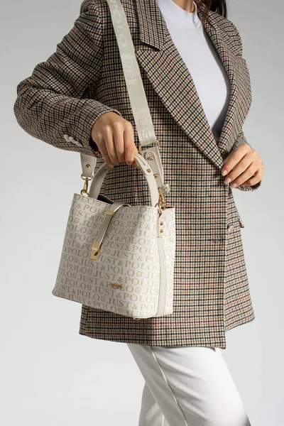 Borsa da donna in visone color cognac con tracolla lunga e 4 scomparti