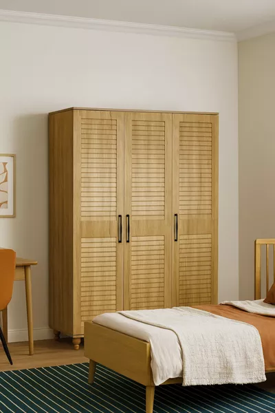 Шкаф Pera Wood с 3 дверцами и выдвижными ящиками | Корпус из МДФ | Дверцы с жалюзи под натуральное дерево | Ножки из дерева