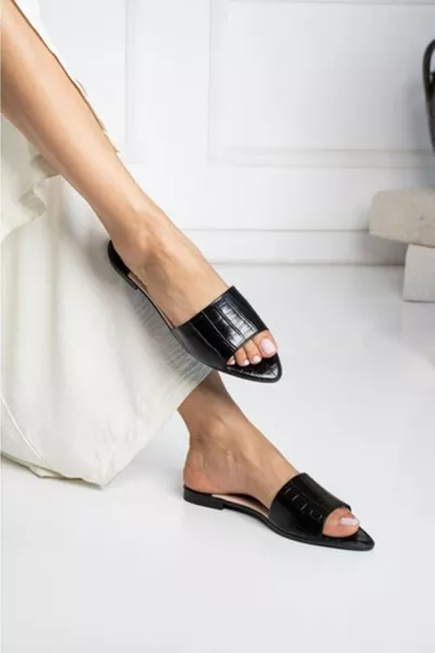 Kadın Siyah Sivri Burun Terlik