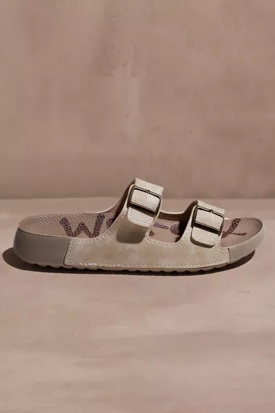 نعال يومية بيج بنعل ناعم وحزام مزدوج