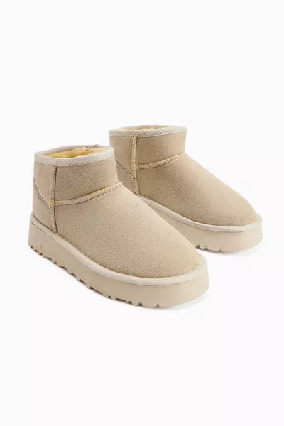 حذاء كعب منخفض ببطانة فرو صغيرة من الجلد المدبوغ لفصل الشتاء