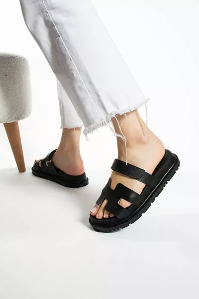 شبشب نسائي بقاعدة مريحة تشريحية بسحاب أسود (المنتج مُطور)