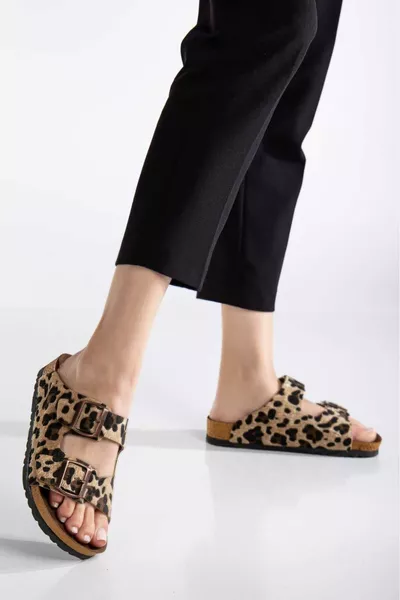 صندل بطراز فهد لموسم جديد، مريح وعملي بشريط مزدوج مربط فاليرياستوك