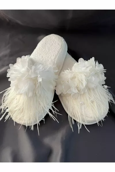 Сватбени пантофи с пухкави цветя, Пантофи – Пантофи – Пантофи – Пантофи