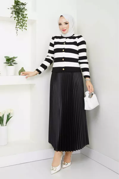 طقم نسائي من تيشيرت صوف مع كارديغان وتنورة مطوية