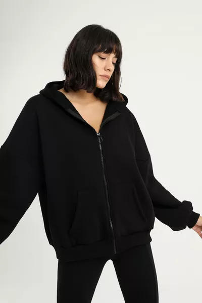 سويت شيرت نسائي أسود مقاس كبير