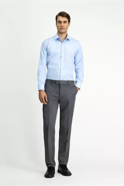 قميص قطني بأكمام طويلة، ضيق على الجسم، قصّة نحيفة، غير قابل للتجعد ولا يحتاج للكي