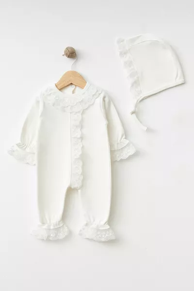 طقم رومبير مواليد بنات من القطن ٪ بتفاصيل دانتيل أنيق باللون العاجي