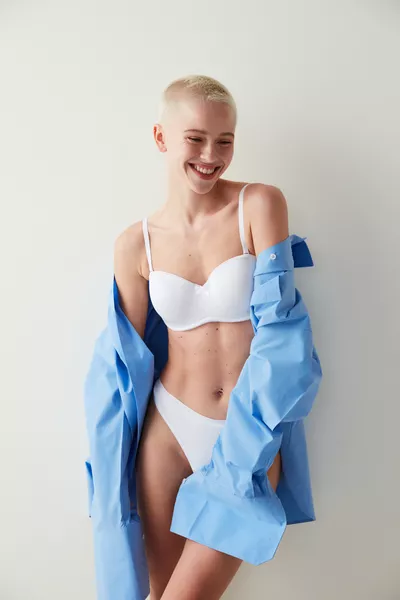 Бял сутиен без подплънка с банели и без презрамки Lotus