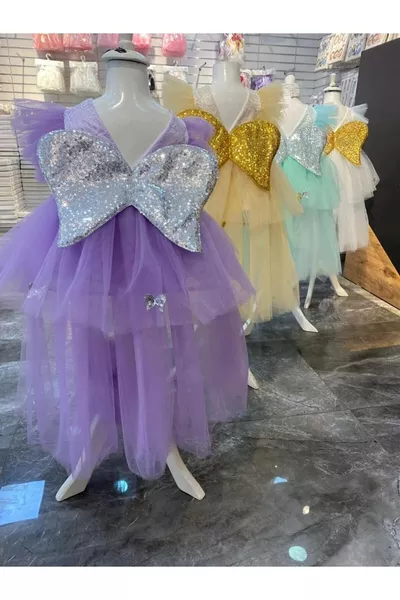 فستان بنفسجي لمولودة بفتاة بأجنحة ملاك عمرها 6 أشهر