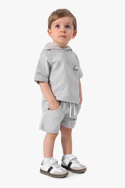 طقم ملابس للرضّع الذكور مكون من قميص قصير الأكمام بغطاء رأس وشورت 2 قطعة 