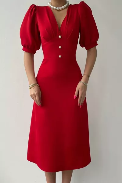 فستان نسائي متوسط الطول بأكمام بالون وياقة V وحمالات بأزرار باللون الأحمر