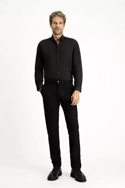 قميص قطني أكسفورد بأكمام طويلة، ضيق القَصّة، ياقة بأزرار، سهل الكي