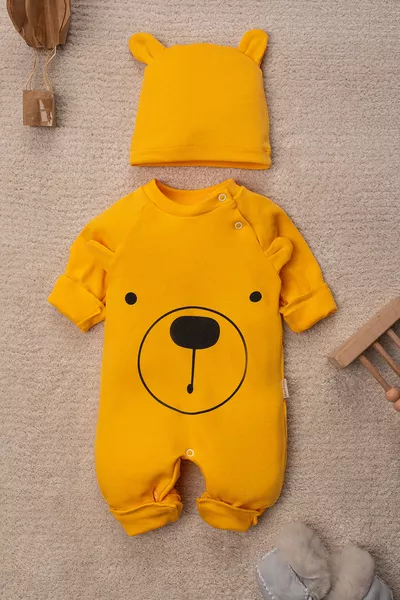 Babypak met hoed en glimlachend gezicht