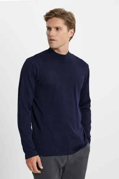 Мужской темно-синий свитер стандартного кроя с полуводолазкой, не скатывается, обычная посадка