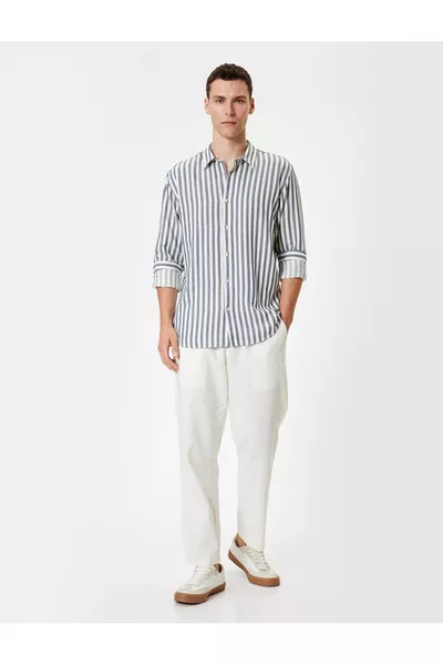 قميص مخطط بقصة عادية وياقة بأزرار وأكمام طويلة