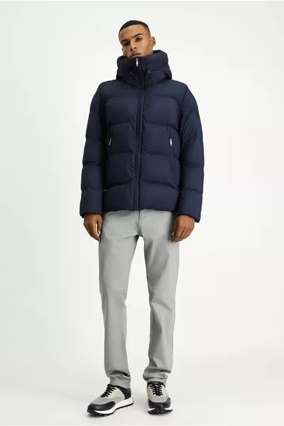 سترة رياضية مبطنة بغطاء للرأس