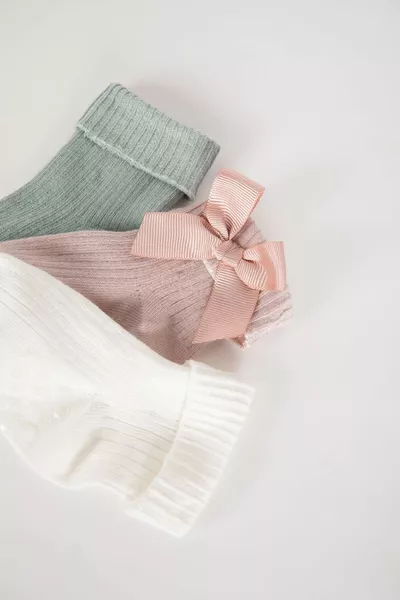 جوارب طويلة قطنية للفتيات حديثي الولادة بمقاسات مضادة للانزلاق 3 قطع NS