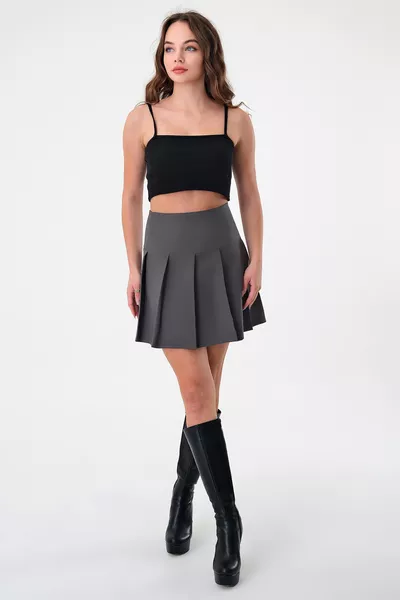 تنورة قصيرة منسوجة مطوية للنساء باللون الأنثراسيت