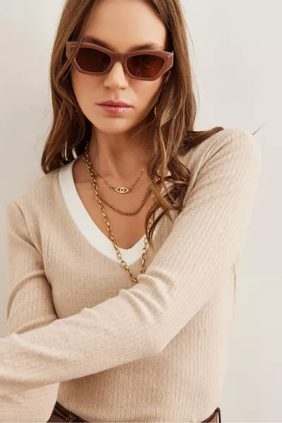 Дамска блуза с каменнобял яка и детайли, с плюшен ликра 