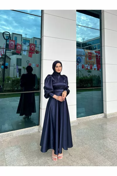 DONKERBLAUWE BELLA KNIELANGE JURK MET HOODIE