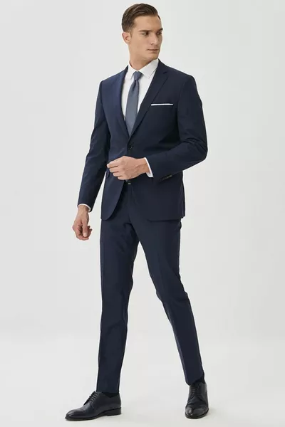Abito da uomo blu scuro slim fit a taglio stretto con collo a monopetto
