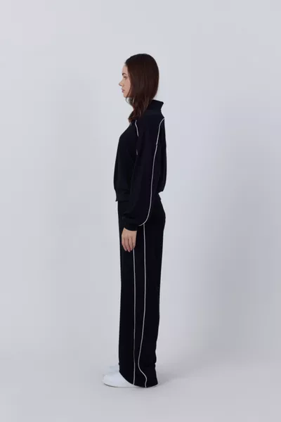 طقم نسائي ثنائي بحواف