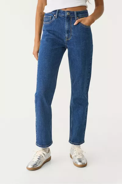  Дънки тип mom, тънка кройка