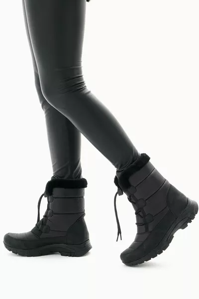 حذاء ثلجي نسائي أسود مقاوم للماء مع فرو