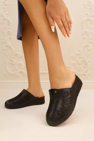 Chaussons quotidiens doux à semelle anatomique avec avant fermé