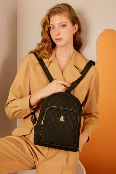 حقيبة ظهر نسائية سوداء 