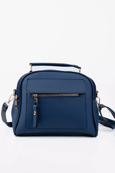 حقيبة نسائية جلدية باللون الأزرق الداكن من لاكوست، بثلاثة أقسام وحمالة قابلة للتعديل يد وكتف