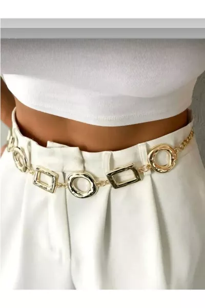 حزام معدني ذهبي بتفاصيل مربعة ومستديرة