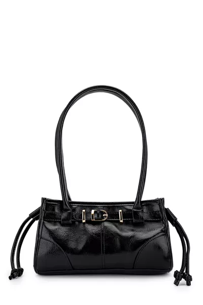 حقيبة كتف نسائية من الجلد الصناعي مع تفاصيل حزام وتطريز شبيهة بالفراء، للبنات، باللون الأسود