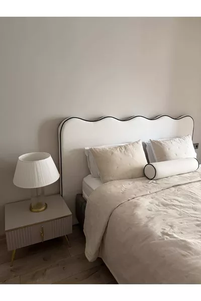 رأس سرير مع قاعدة