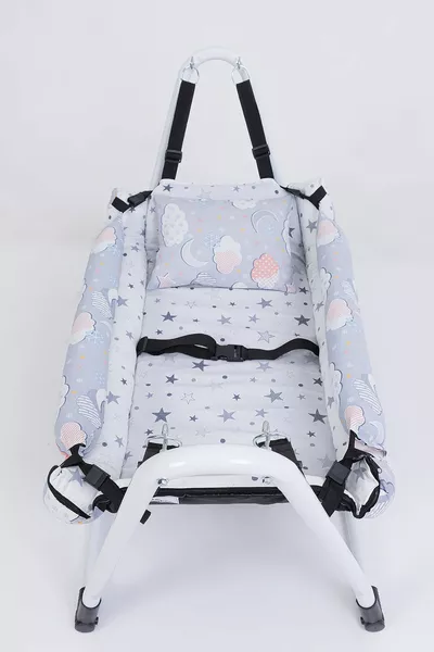 أرجوحة فاخرة بجانب الأم مصنوعة من القطن وقابلة للتنظيف