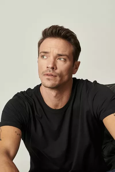 Herren Schwarzes Slim Fit Slim Fit T-Shirt mit Rundhalsausschnitt aus  % Baumwolle im 2er-Pack