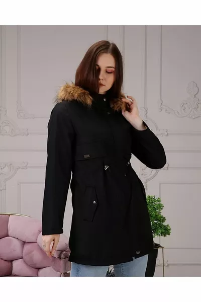Cappotto e cappotto invernale da donna in pelliccia nera e impermeabile