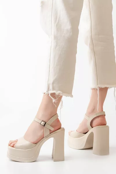 Женские кремовые туфли на платформе ( см)