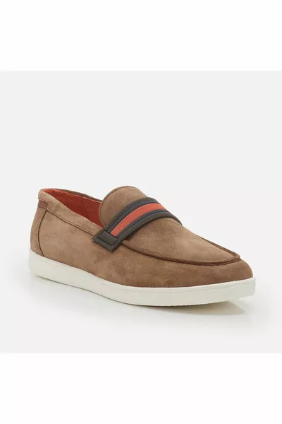 جلد طبيعي تان الرجال المتسكعون