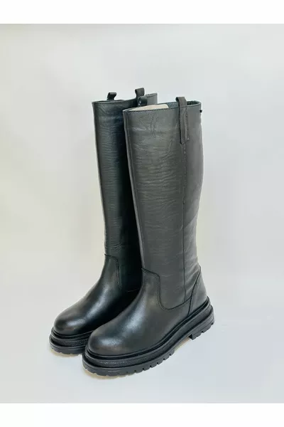 أحذية جلدية