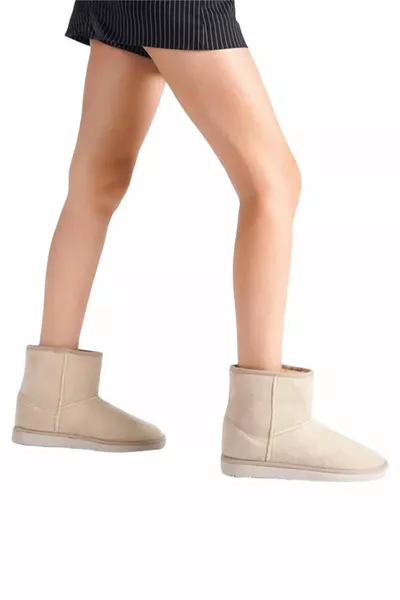 Замшевые женские сапоги на тонкой подошве мини-размера бежевый