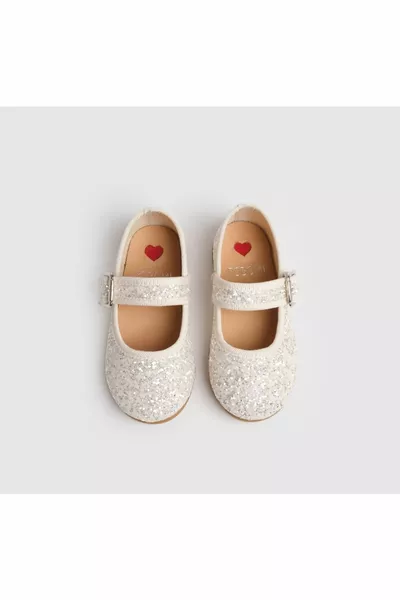 شقق الباليه البيضاء البراقة