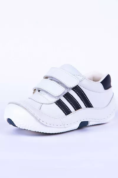 جلد طبيعي العظام الخطوة الأولى أحذية الطفل